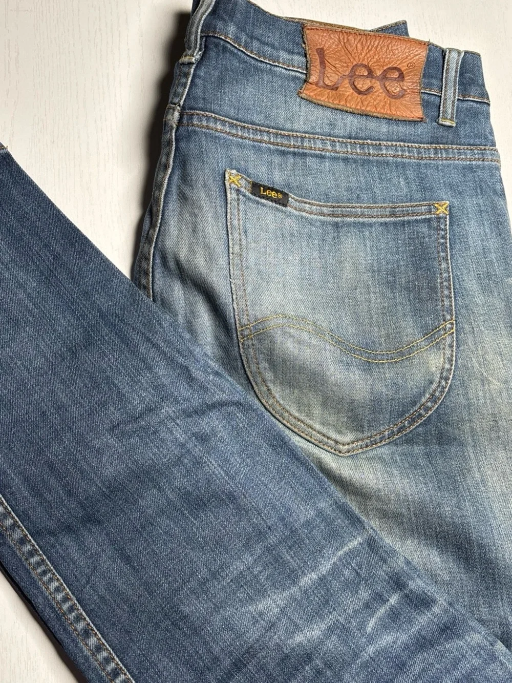 Lee Slim Straight Jeans in Light Blue Wash